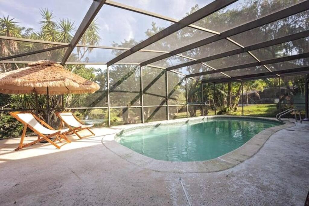 Cozy Lakefront Home W/ Pool -7 Mins From Legoland Уинтер-Хейвен Экстерьер фото