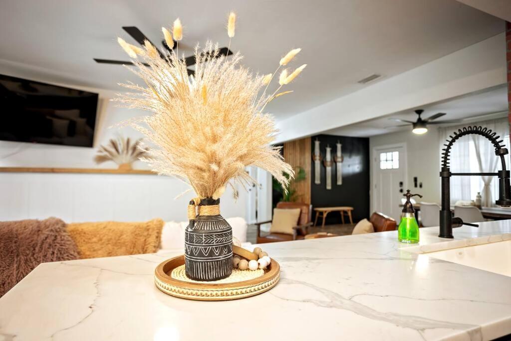 Cozy Lakefront Home W/ Pool -7 Mins From Legoland Уинтер-Хейвен Экстерьер фото